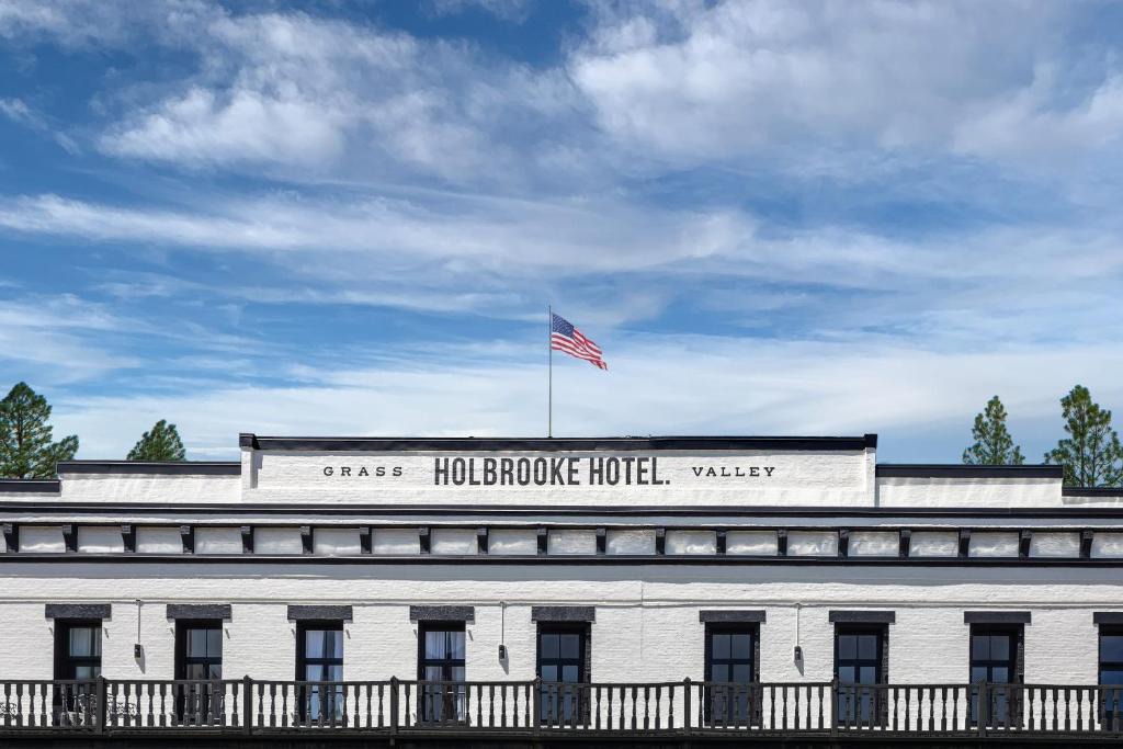 Grass Valley Hotel | The Holbrooke Hotel