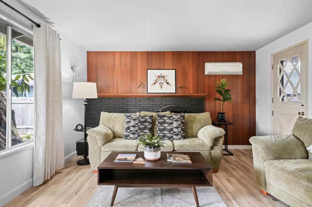 Eugene House | The Jasmine House - Cute & Centrally Located home