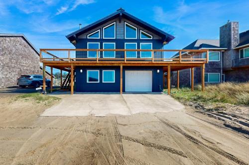 Kiwanda Shores House | The Kiwanda Surf House