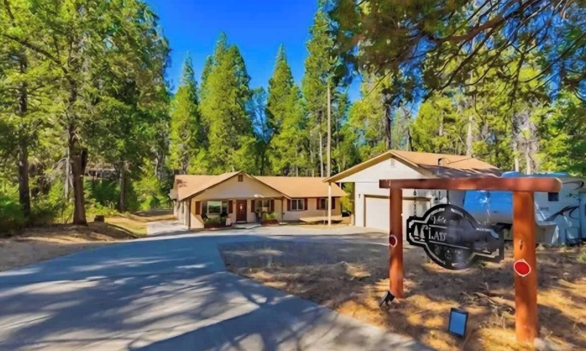 Mariposa House | The Lady Bug Family Retreat