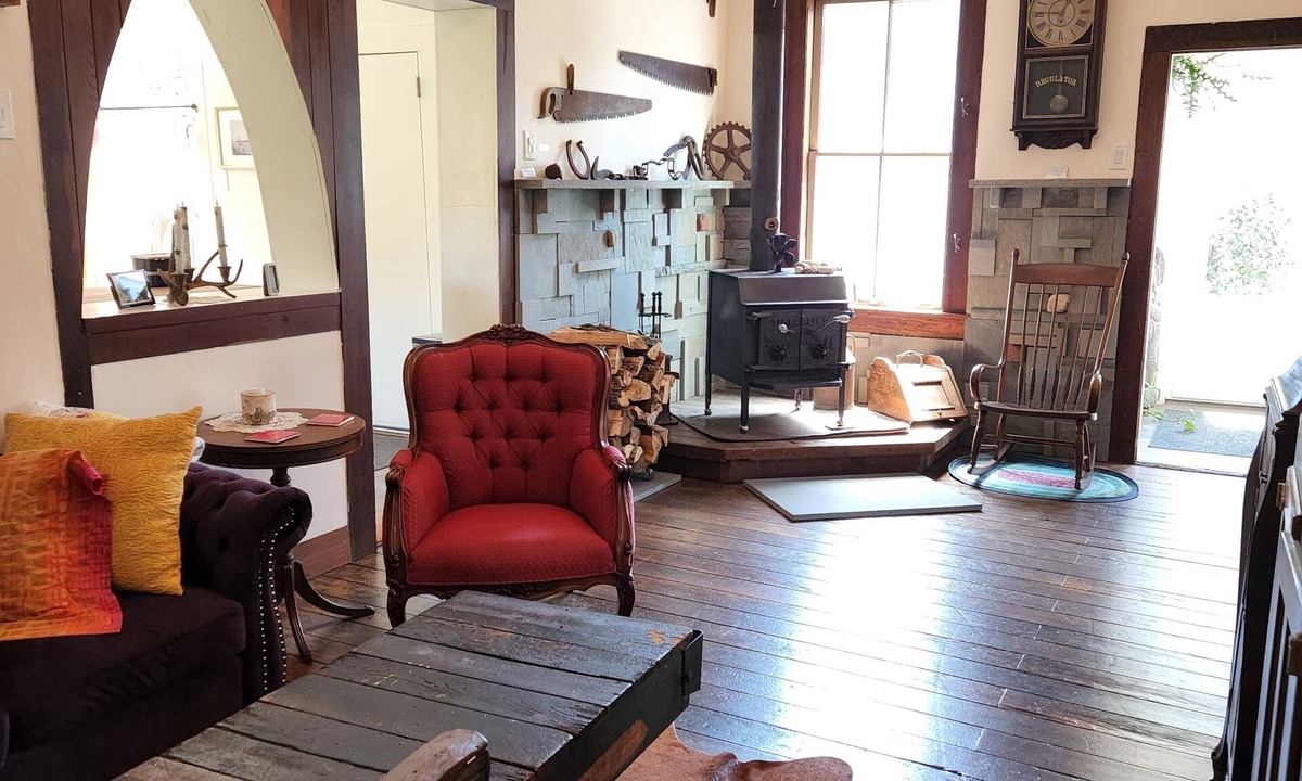 Caspar House | The Little Blue Farmhouse on the Mendocino Coast
