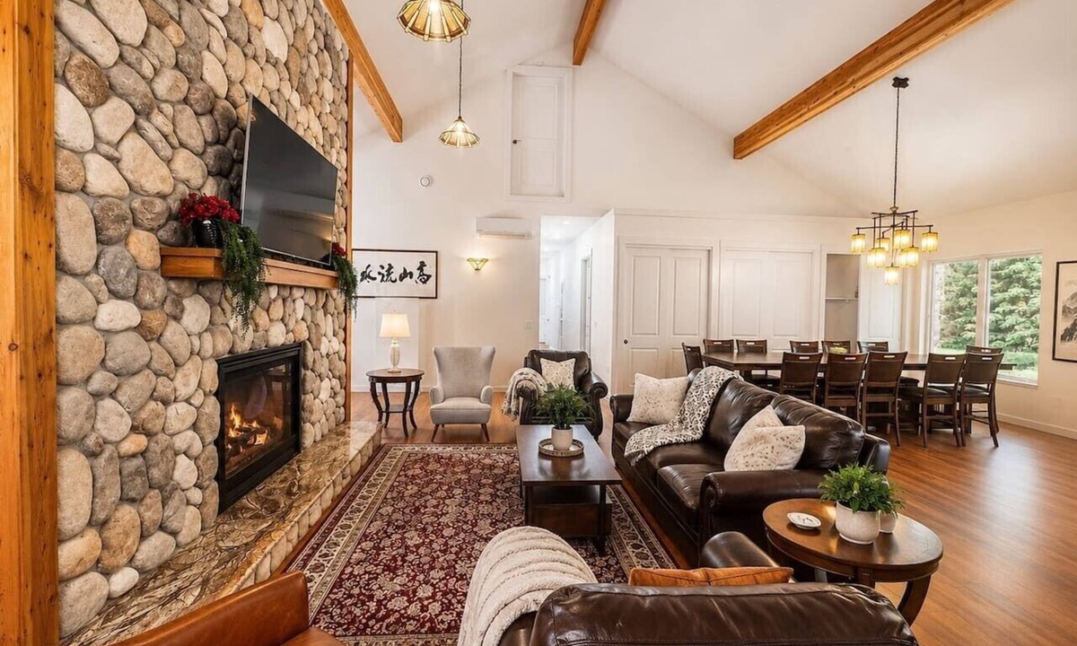 Freeland House | The Lodge at 23-Acre Whidbey Estate