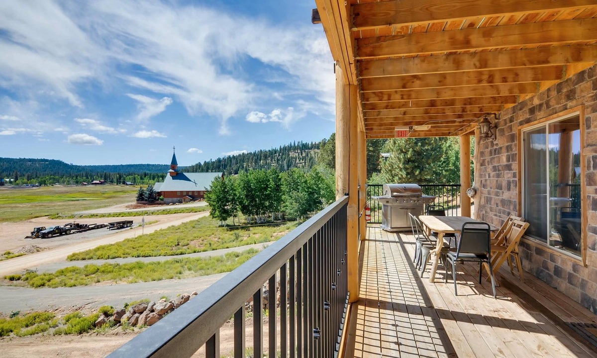 Meadow View Heights Apartment | The Lodge at Duck Creek