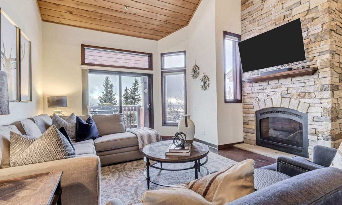Deer Valley Condo | The Lodge at Ridgepoint-Ski Out Access to Deer Valley Slopes!Walk to Silver Lake
