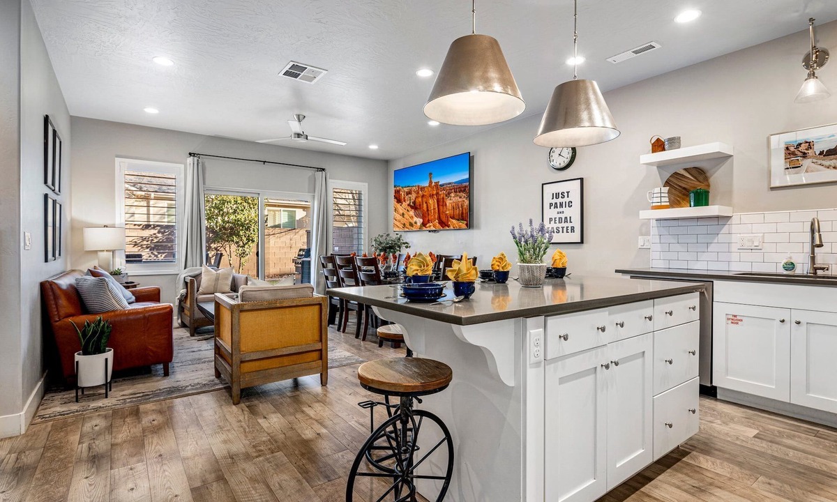 Washington Fields House | The Maverick, Resort Amenities, PlayStation, Grill, and more