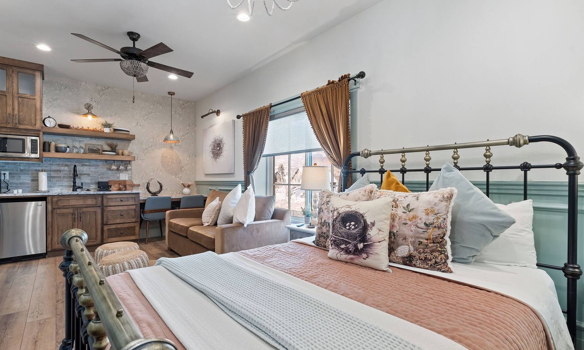 Midway Condo | The Nest Room | Midway Main Shops | Park City Ski