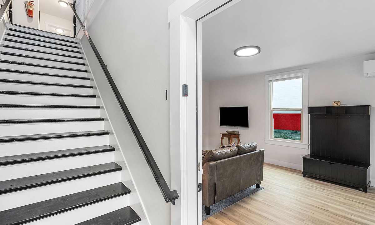 Stanwood Apartment | The Nighthawk Eyrie