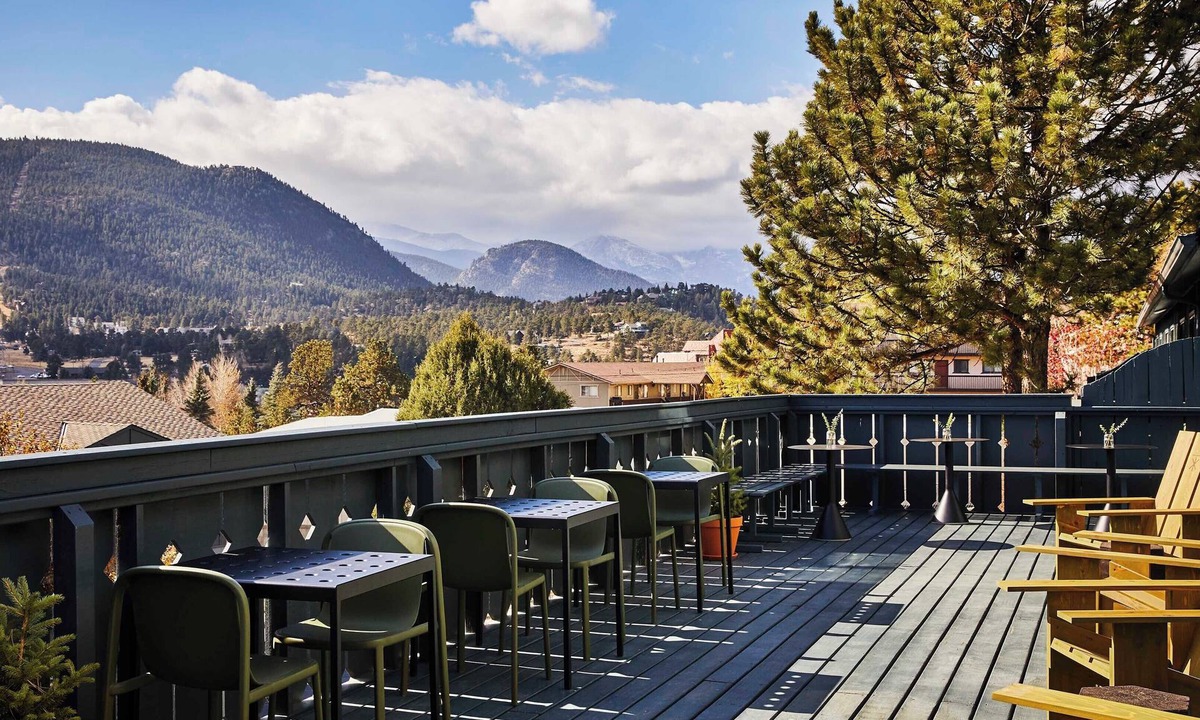 Estes Park Hotel | The Outpost Rocky Mountains