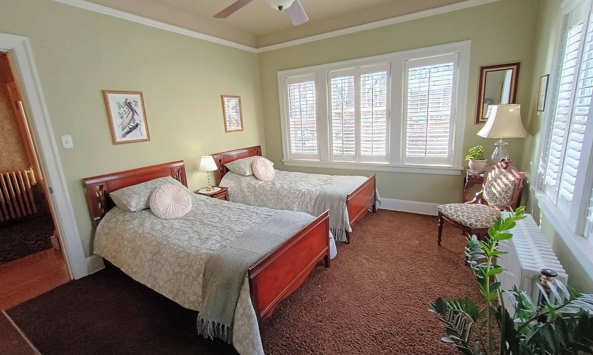 Altamont Bed & Breakfast | The Pelican - Celebrating Wildlife Conservation
