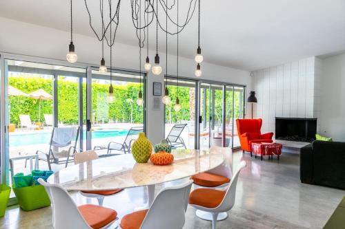 Palm Springs House | The Popsicle House - SWEET Mid Century Modern Home