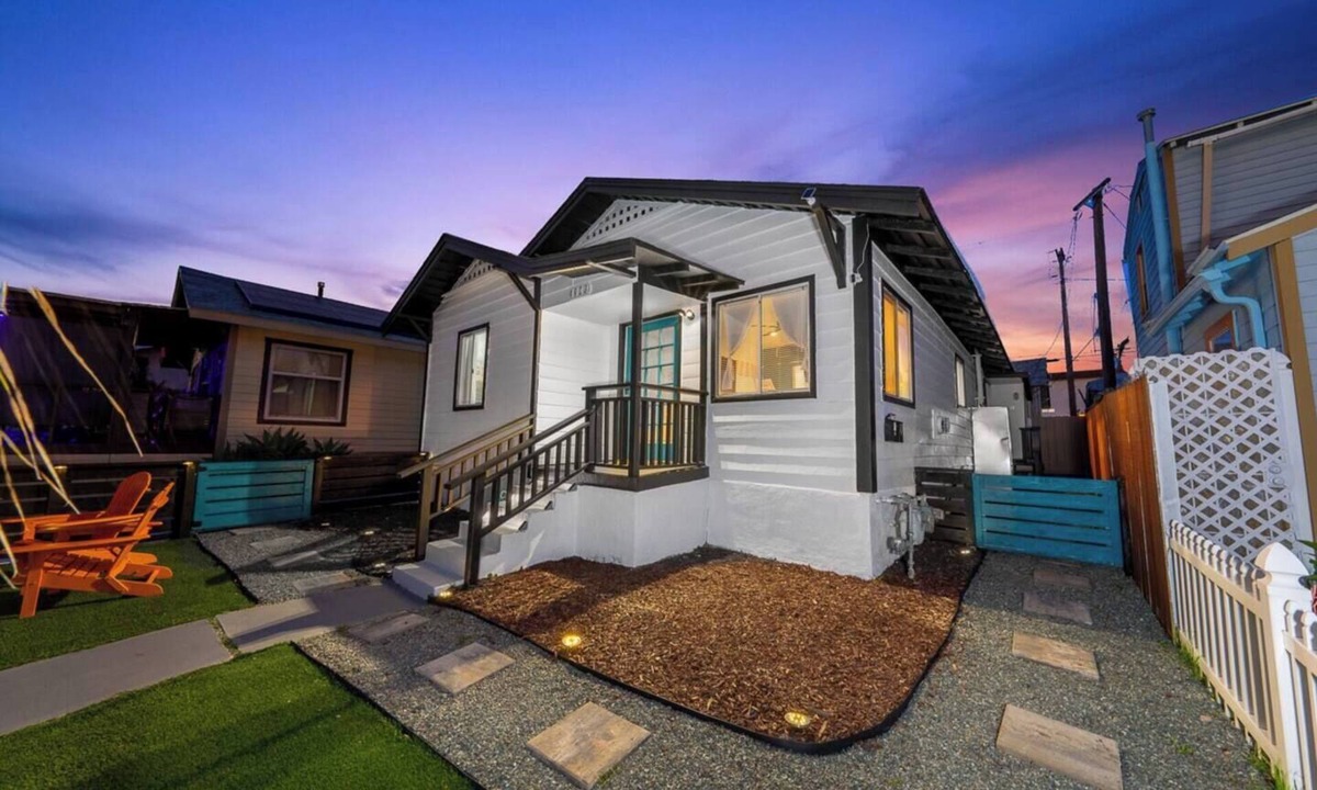 Corridor House | The Retro Wave Themed House