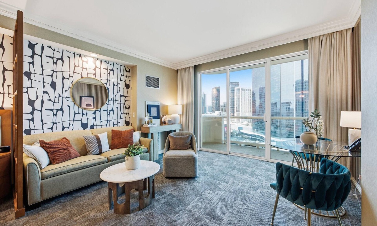 Las Vegas Hotel | The Suite Spot@MGM Signature Balcony Strip View