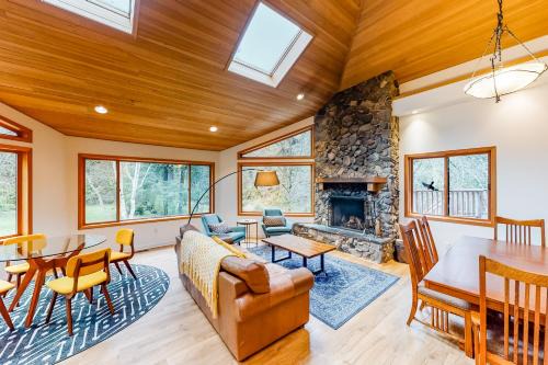 Cloverdale House | Tilikum House