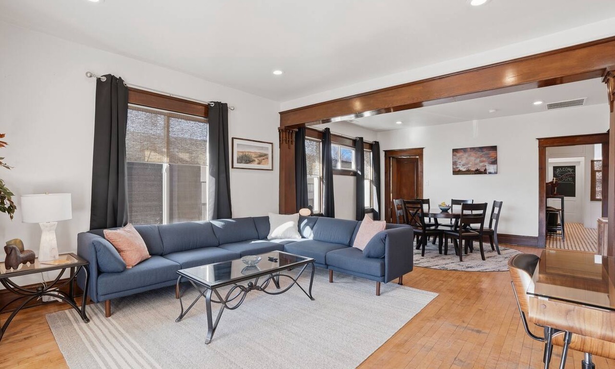 Central City Apartment | Top Floor 2-Bedroom Apartment Near Everything In Salt Lake City