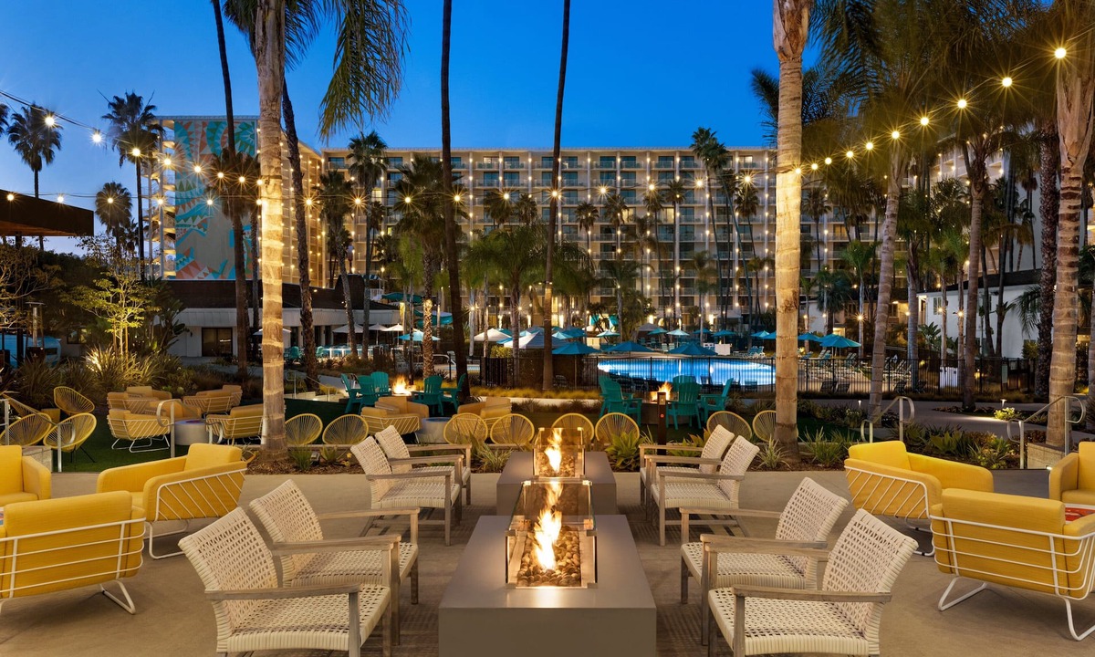 Mission Valley West Hotel | Town and Country San Diego