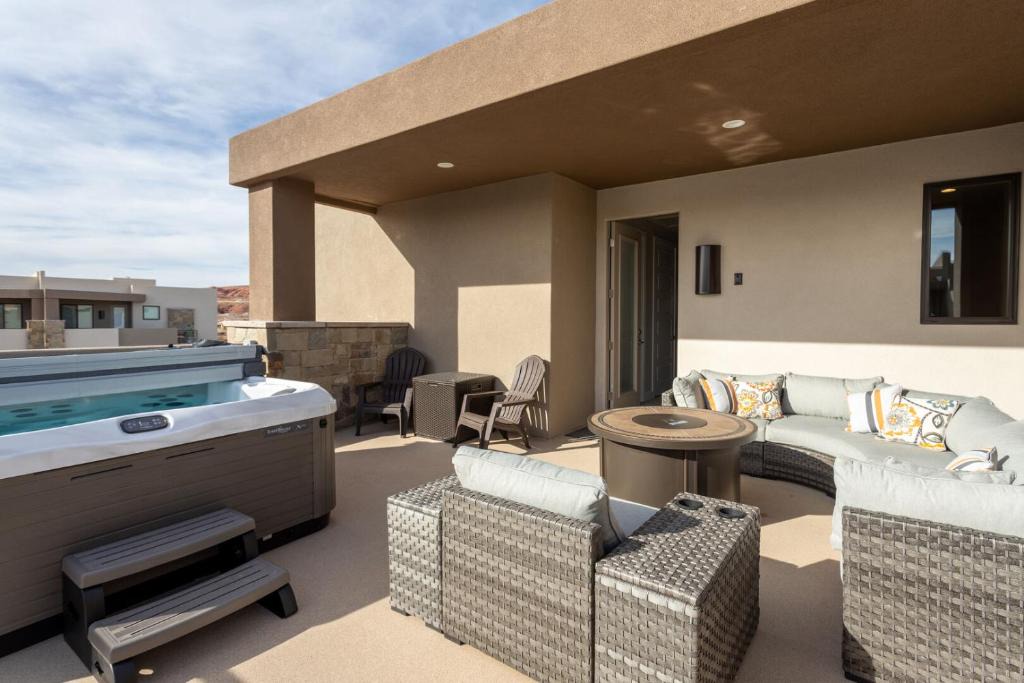 Washington House | Town Center 2298 Corner Casita 2