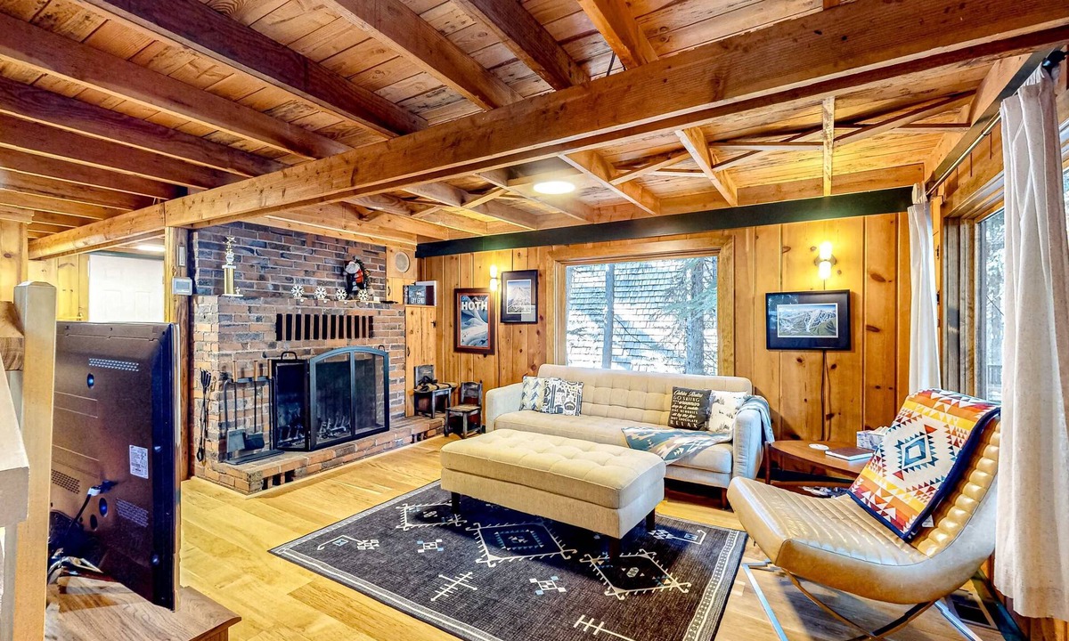 Government Camp House | Tranquil & historic cabin with fireplace & deck views - near skiing