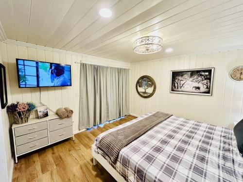Wishon House | Tripps Landing-Pet Friendly-Sleeps 10