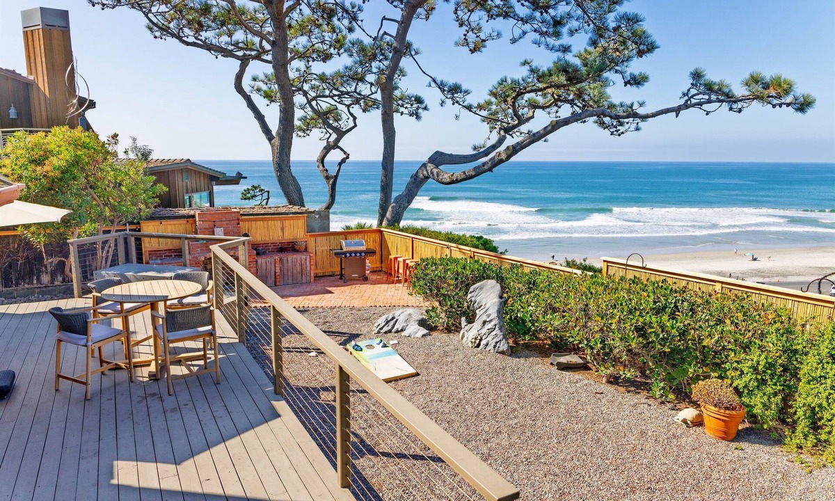 Solana Beach House | Tutu's Surf House - Views and beach access: one of a kind!