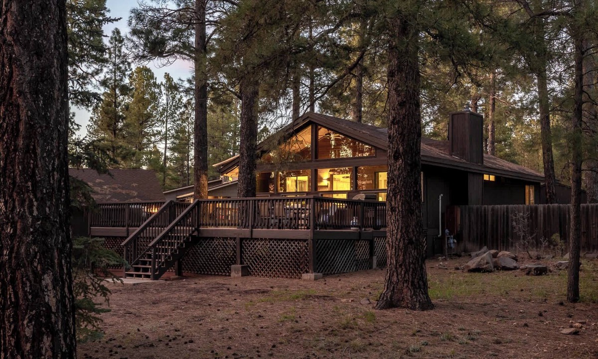 Kachina Village Cabin | Twin Pines Cabin with Fireplace