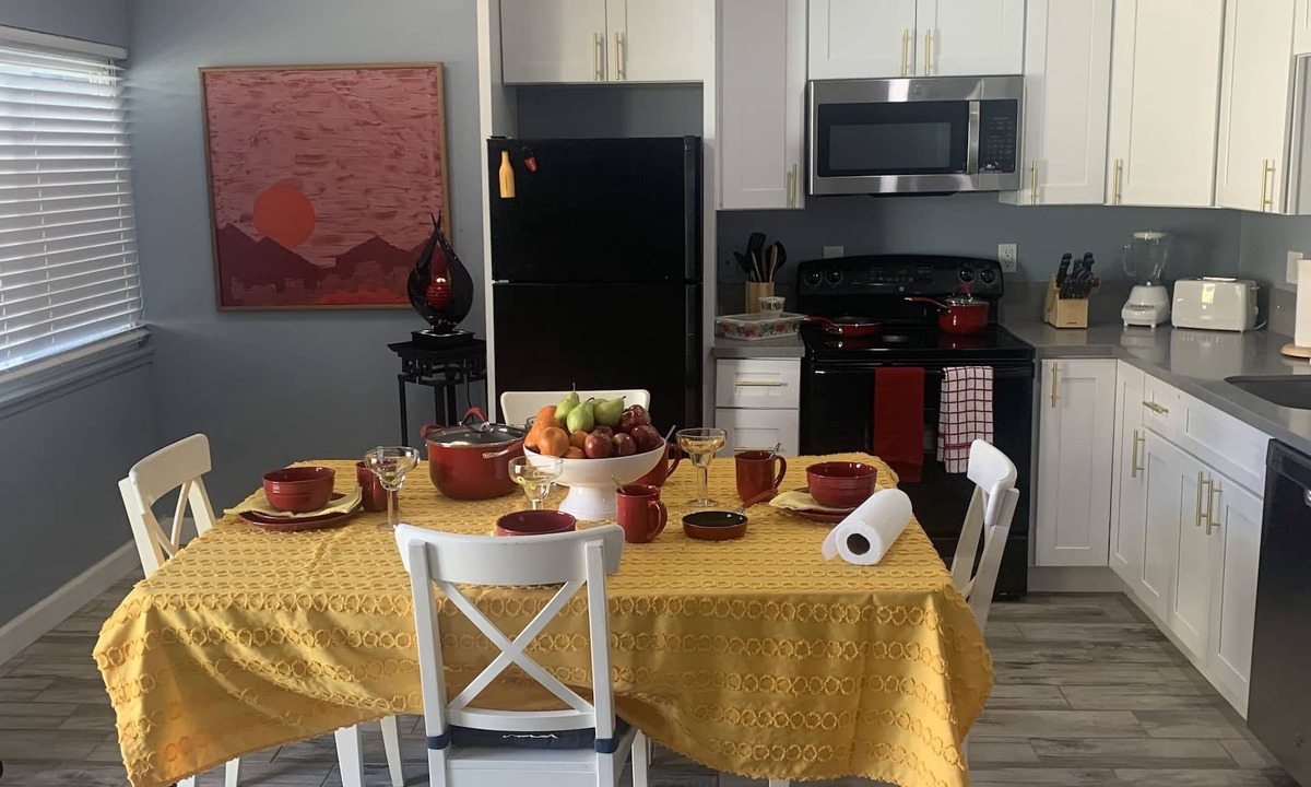 Canyon Gate Apartment | Two Bedroom Apartment close to Arts District and Strip