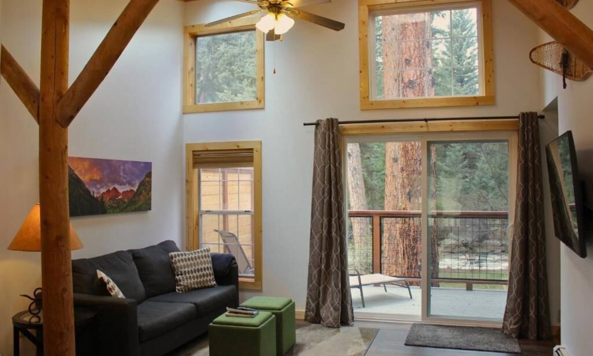 Bailey Cabin | Two Bridges Lodge