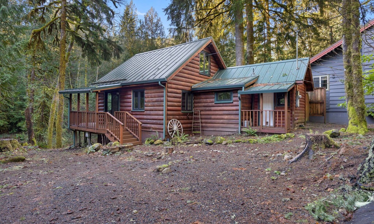 Brightwood Cabin | Two charming Creekside cabins: perfect for travelers needing extra privacy.