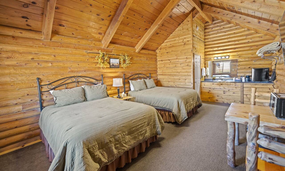 Tropic Cabin | Two Queen Cabin at Bryce Canyon Log Cabins