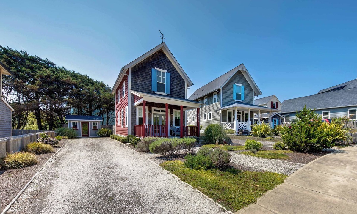Olivia Beach House | Two Story Olivia Beach Home with Free WiFi Dog Friendly and Close to the Beach