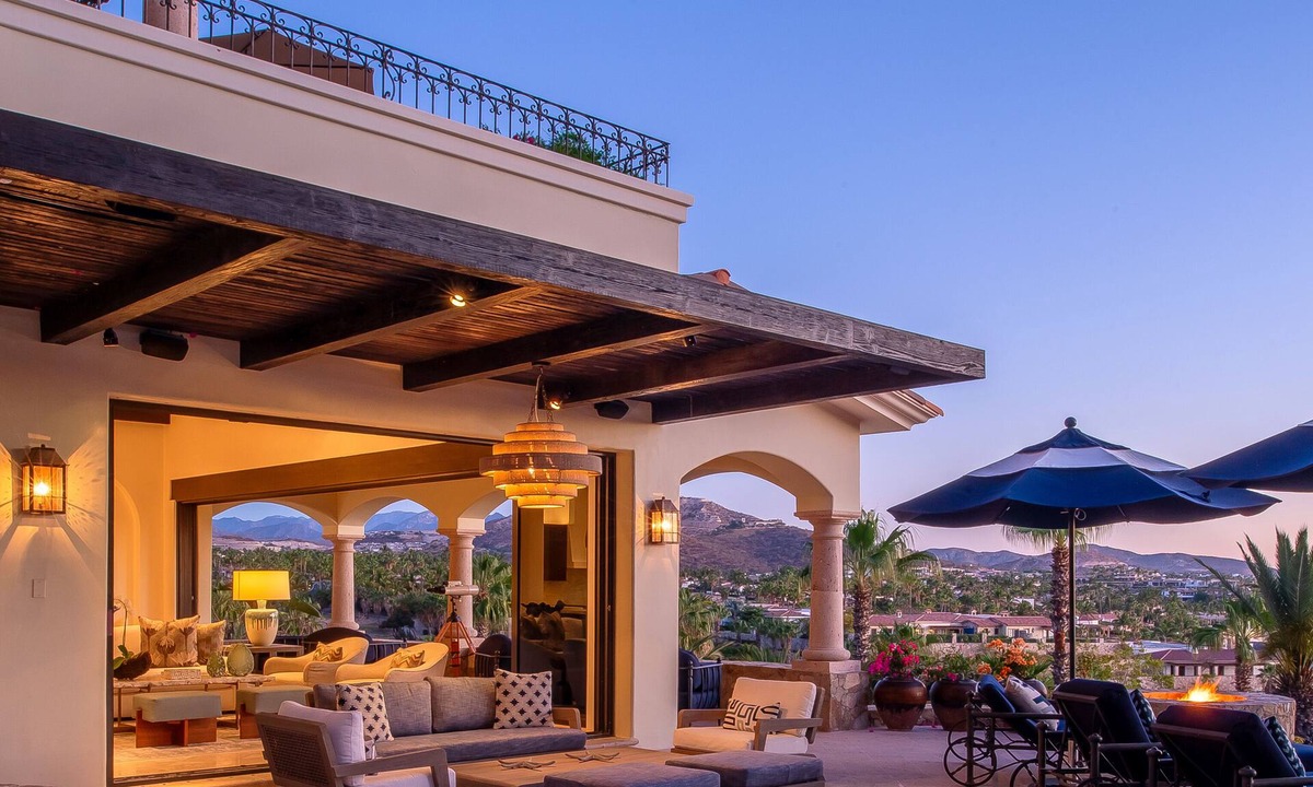 Palmilla Villa | Two-Villa Compound Sleeps 22 — Chef, Butler & Steps to Swimmable Beach