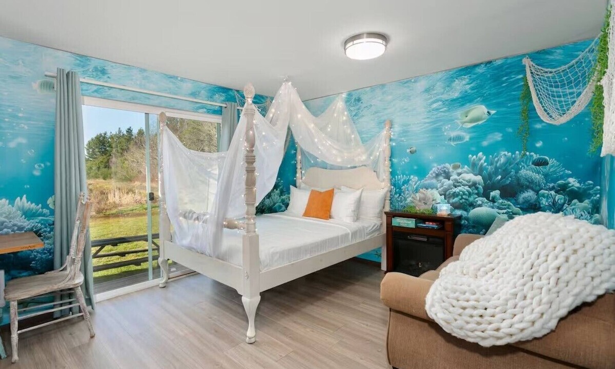 Grayland Hotel | Underwater Mermaid Theme w/Bunk Bed