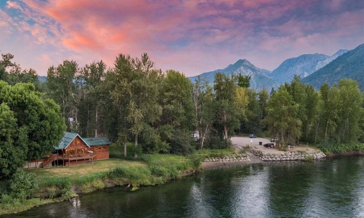 Leavenworth Hotel | Unique Riverside Oasis Minutes to Downtown