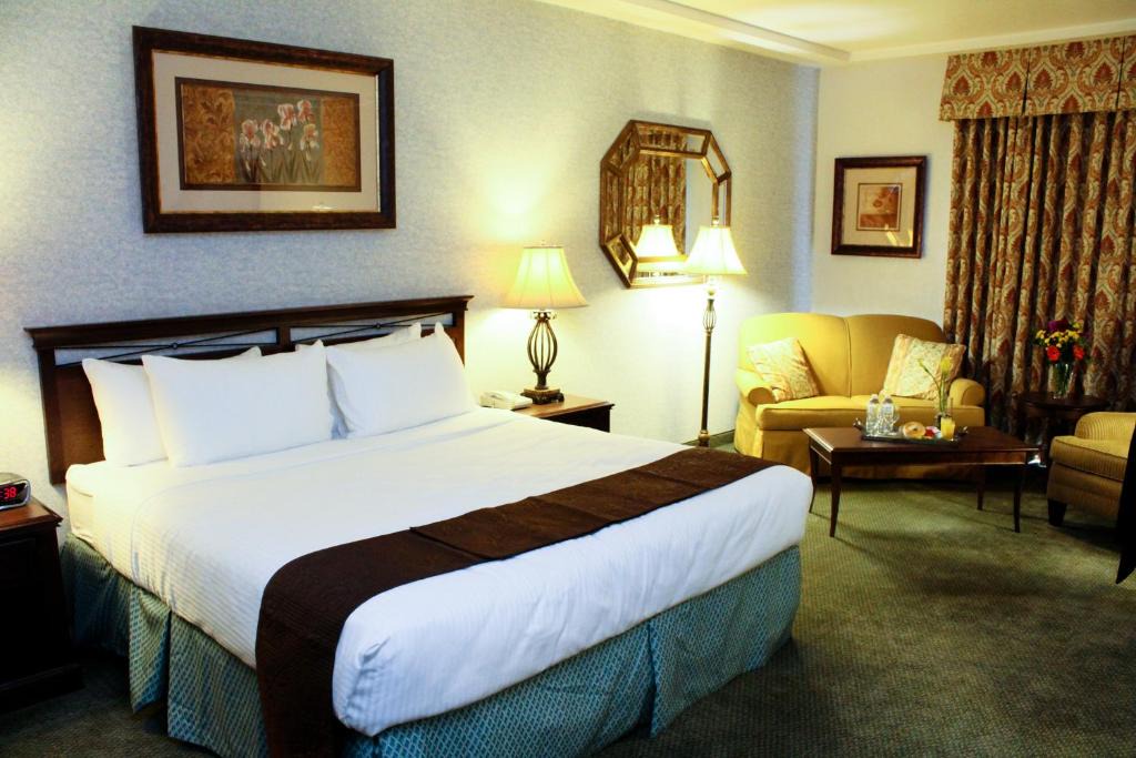 Raisin Hotel | University Square Hotel