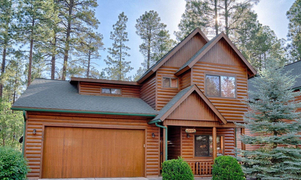 Pinetop Cabin | Updated 5 bedroom home in gated community of Pinetop Crossings! Pet Friendly!