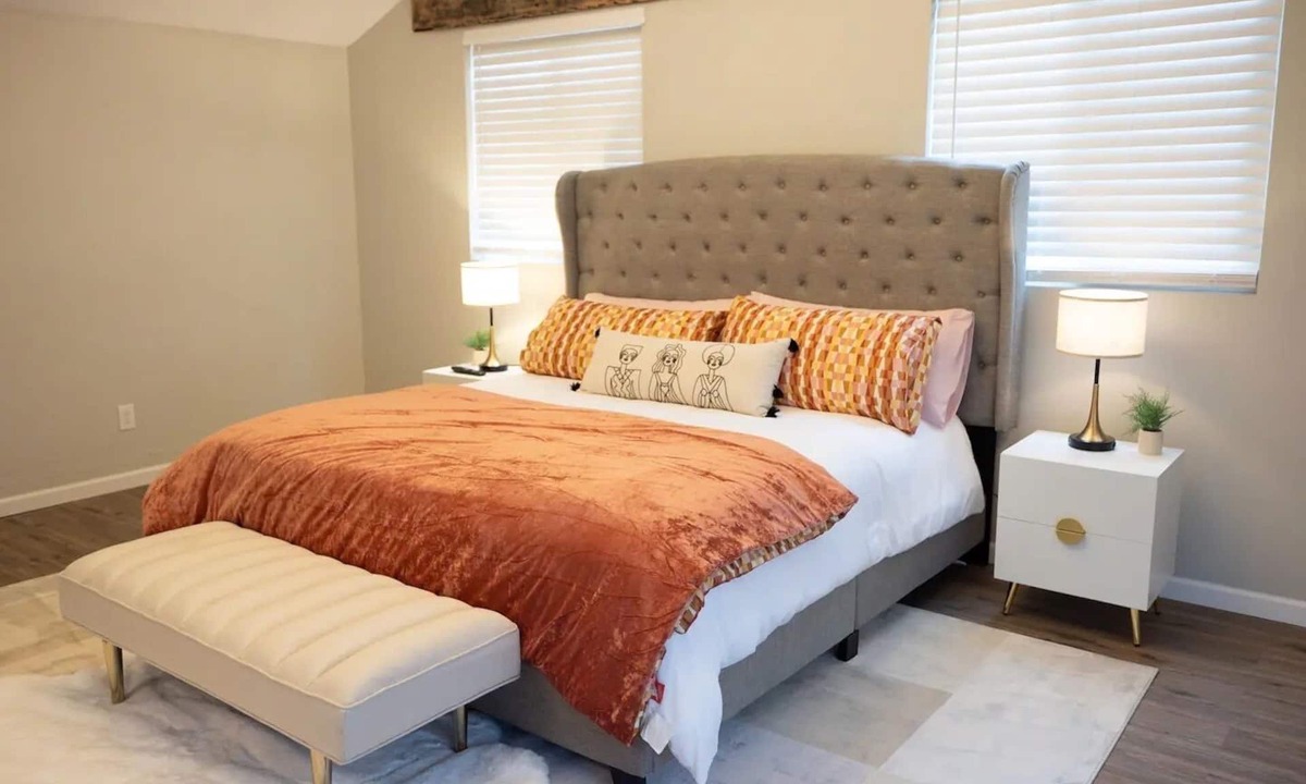 Hillwood House | Updated Beautiful 4 bedroom home.