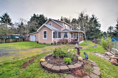 Coos Bay House | Updated Coos Bay Home ~ 2 Mi to Pacific Ocean