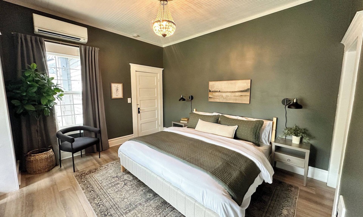 Clatskanie House | Updated Historic 4BR easy walk to downtown