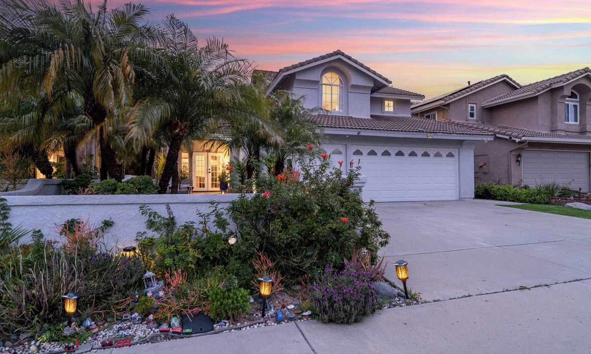 Vista House | Upgraded 4BR Home w/Hot Tub, Gym & Great Backyard Close to Beaches