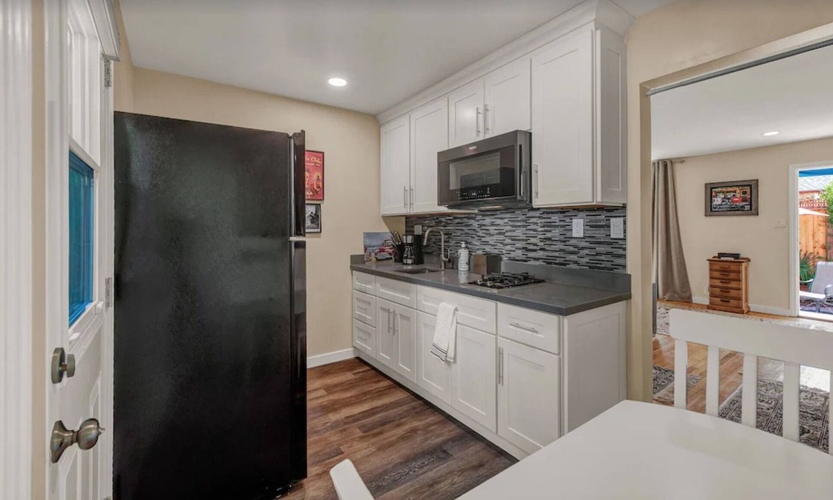 Montgomery Village Apartment | Upgraded Vintage Studio near downtown SR