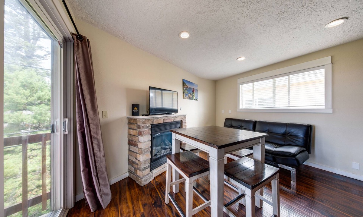 Lincoln City Condo | Upper Level Condo with Private Balcony & Nearby Beach Access - Dog-Friendly