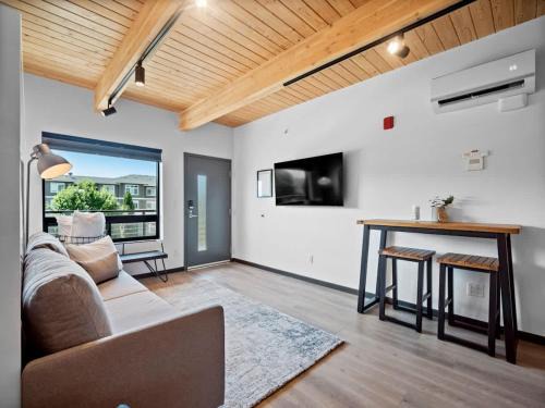 West Central Apartment | Uprise 3 Bridgewater Lofts
