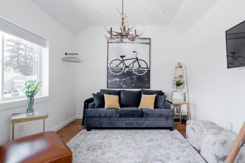 Camas Apartment | Urban Tiny House near Portland & Columbia Gorge