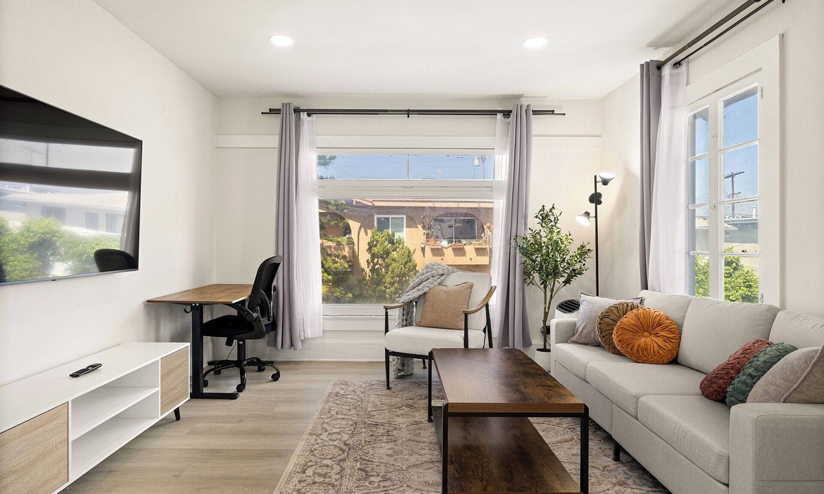 Los Angeles County Apartment | Venice Stylish Loft 1Bed A+ Location