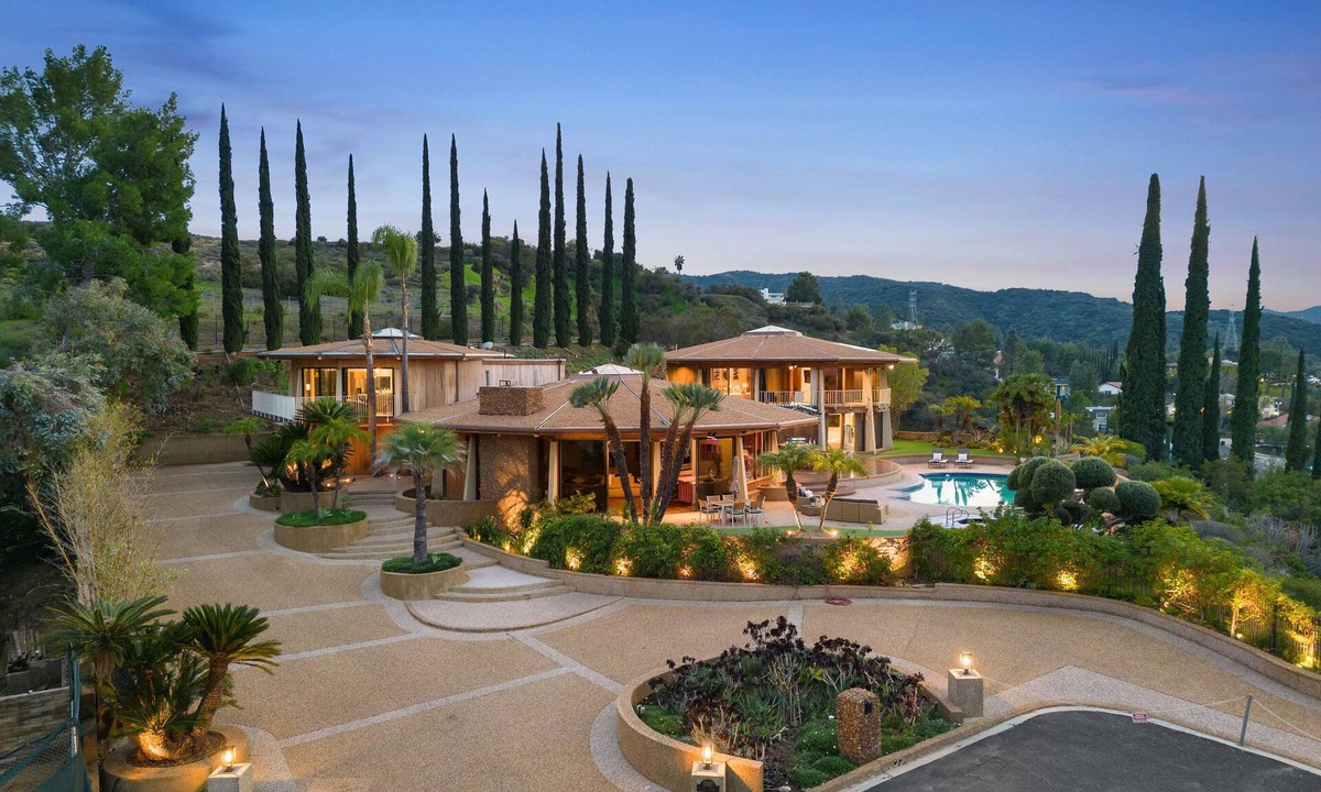 Encino Villa | Via Vallarta - An Architecturally Significant California Modern Home