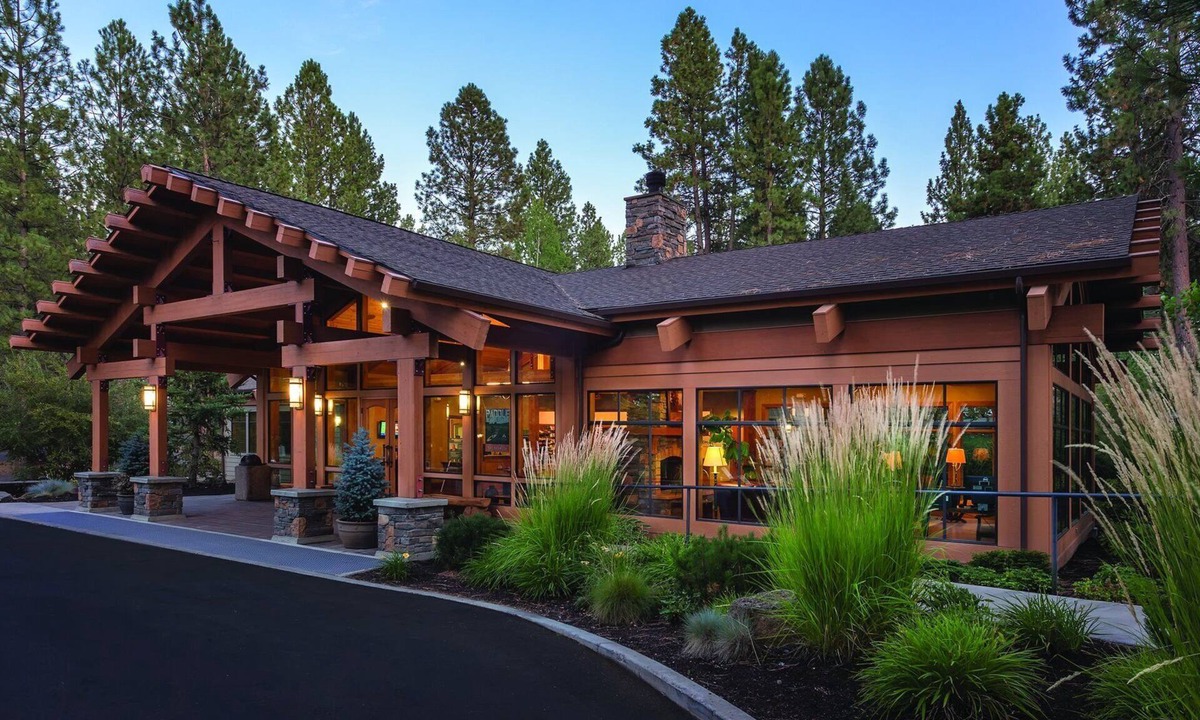 Bend Resort | Vibrant nightlife and growing art scene!