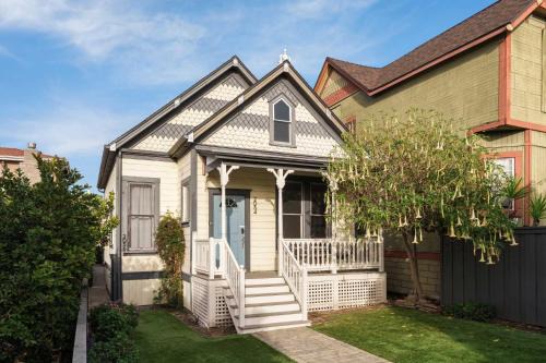 Logan Heights House | Victorian Retreat in Barrio Logan 1mi to Downtown