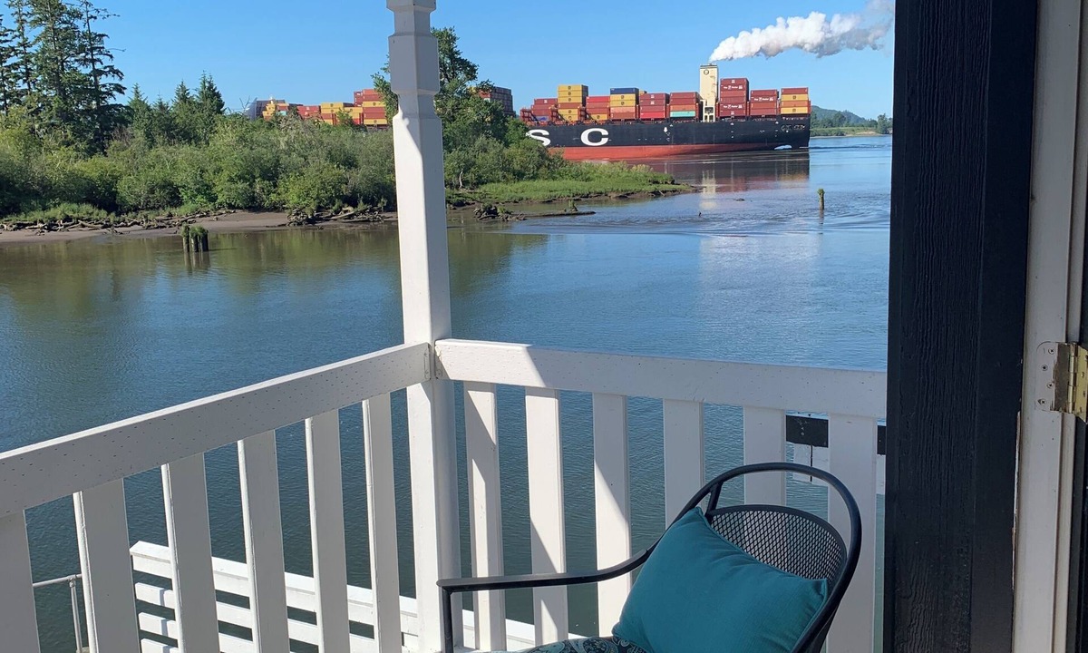 Skamokawa Condo | Viewpoint Landing: Elegant riverfront condos with spectacular views.