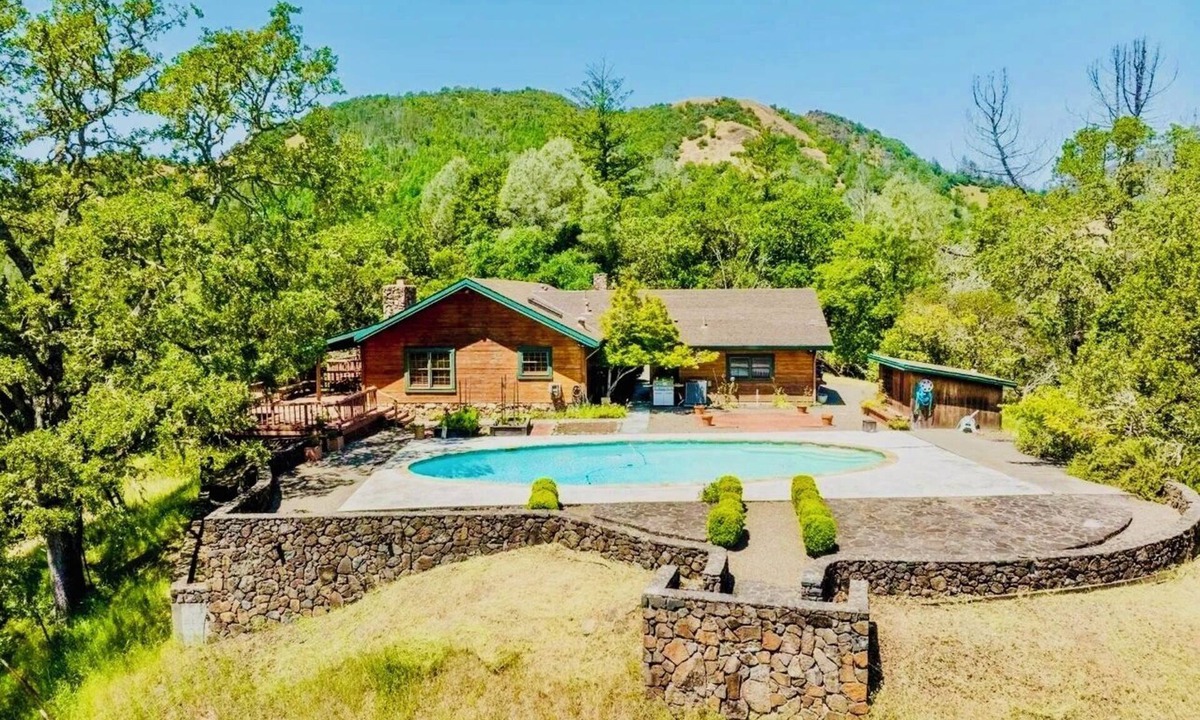 Calistoga House | Views galore, pool, nearby wineries and restaurants