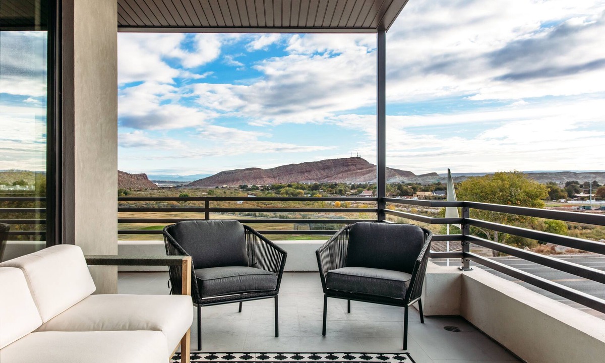Bloomington Condo | Villa #02 at Bloomington Country Club