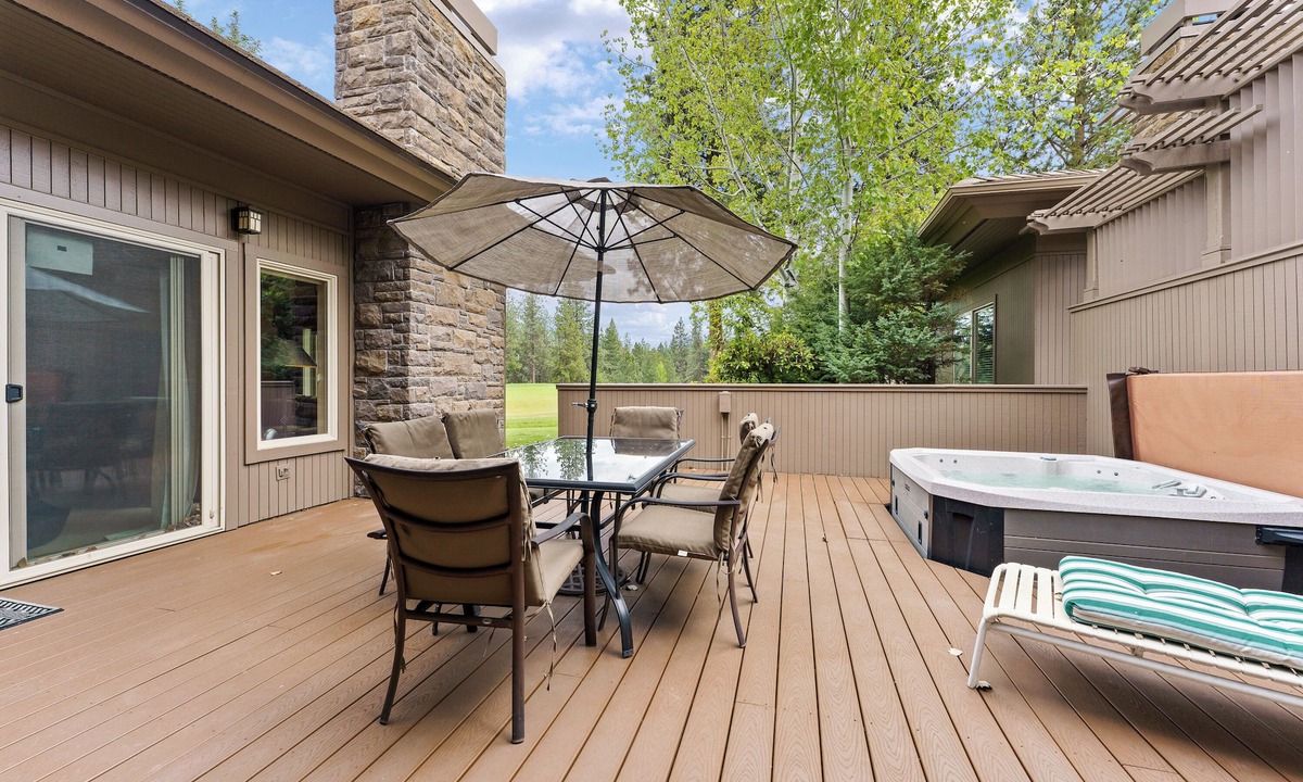 Broken Top House | Villa 5 - Hot Tub, Golf Course Views, Large Deck, Quiet and Peaceful in Broken Top